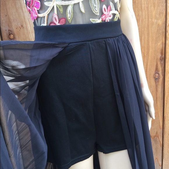 Elegant  Embroidered Romper size L and M - Picture 8 of 8